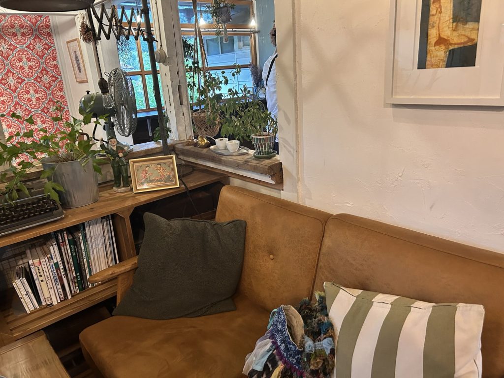 POUNDソファー席